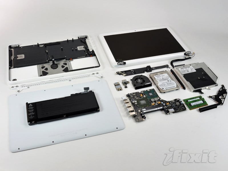 MacBook weiß (2009) auseinandergebaut