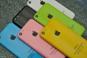 iPhone-5C-Dummies in verschiedenen Farben, Foto: Tinthe