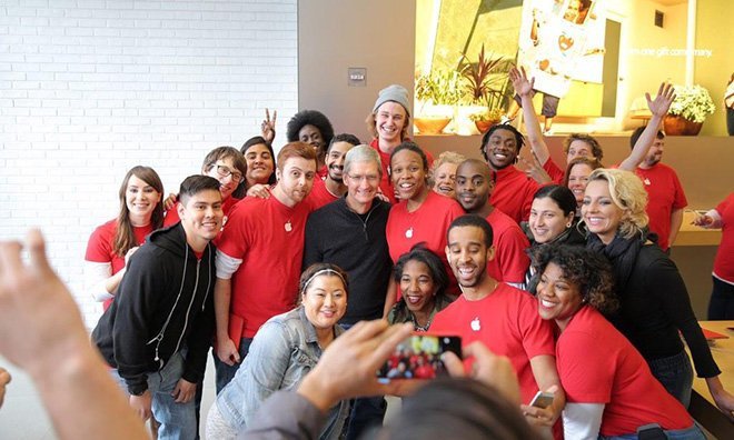 Apple Store in Georgetown - Mitarbeiter mit Tim Cook