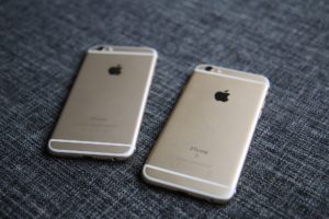 iPhone 6 gold neben iPhone 6S gold (Rückseiten)