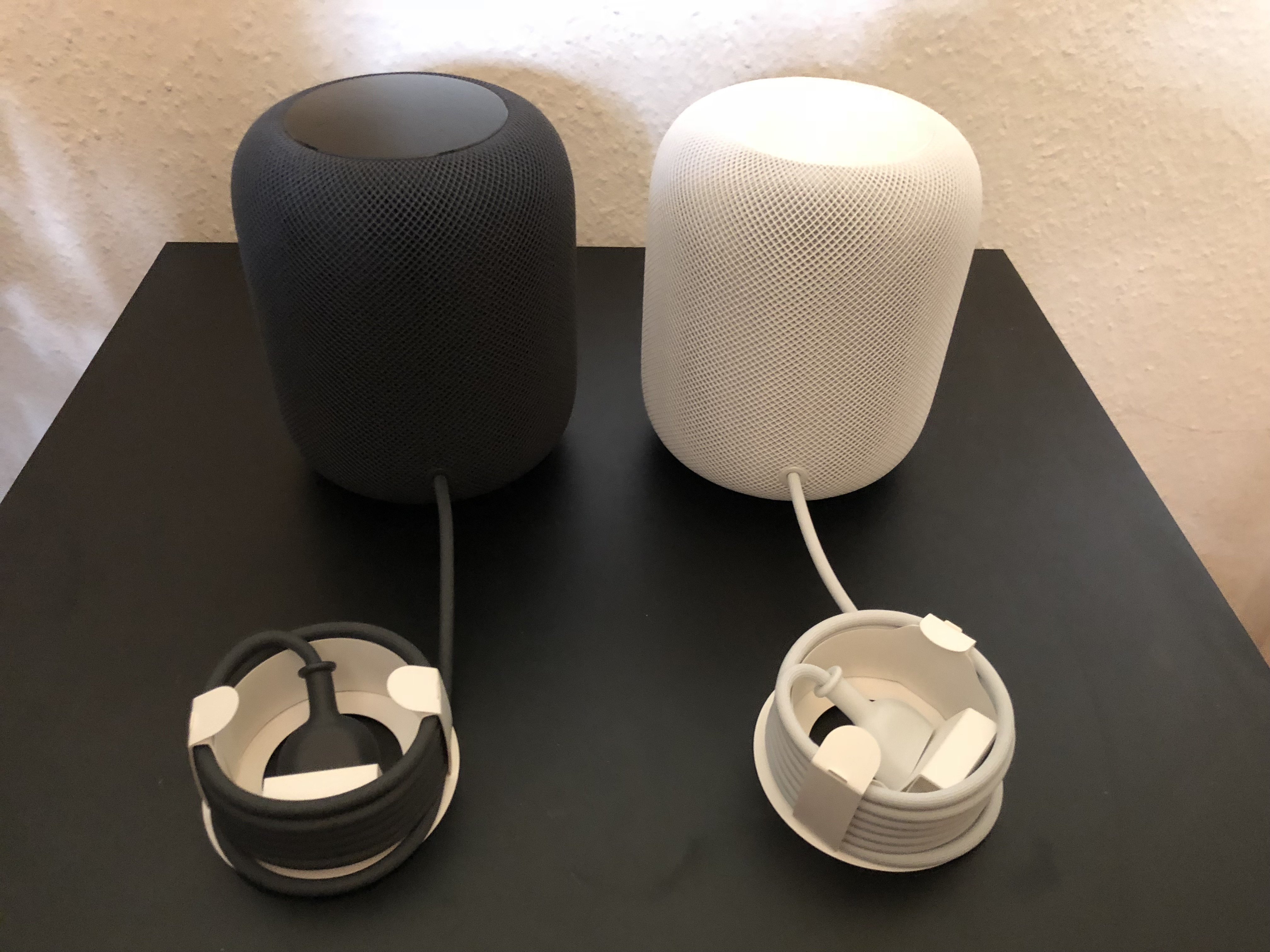 HomePod mit Netzteil - S. Keller / WakeUp Media