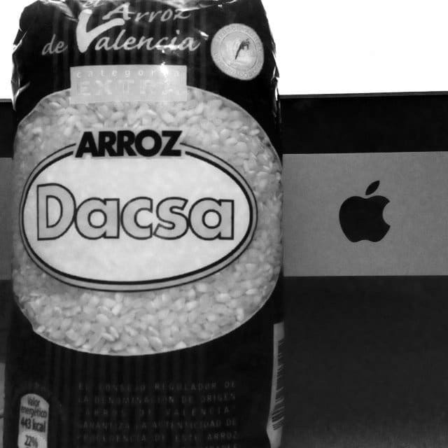 Apple iMac und ein "Sack" Reis, Foto: Alexander Trust