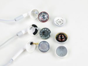 Earpods und vorherige Apple-Kopfhörer im Vergleich, Foto: iFixit