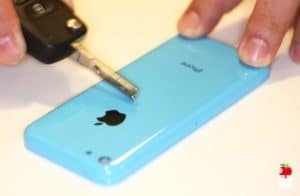 iPhone 5C: Rückseite mit Stift zerkratzt, Foto: Apple Daily